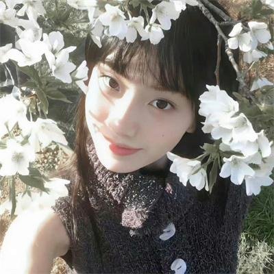穿黄靴子的女孩